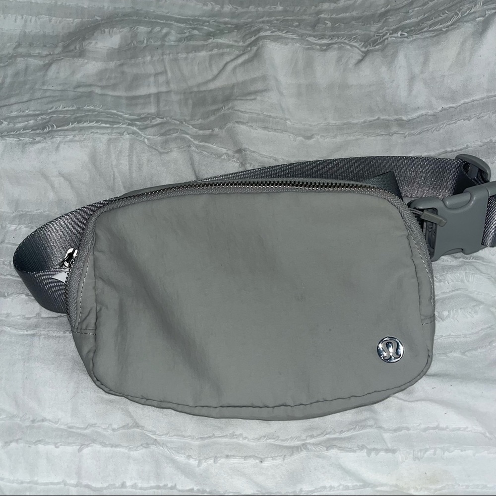 lululemon everywhere belt bag
